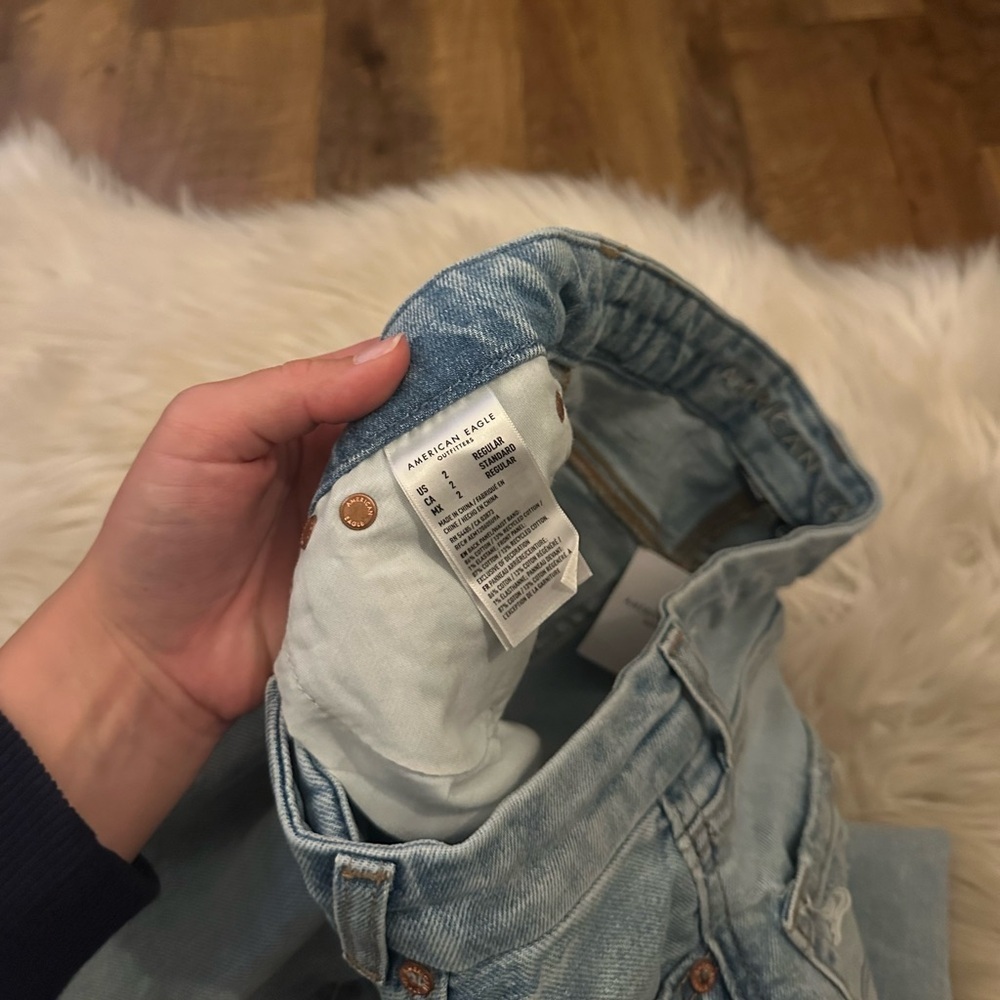 AMERICAN EAGLE Curvy Super High Rise Baggy Straight Jeans - Picture 5 of 7